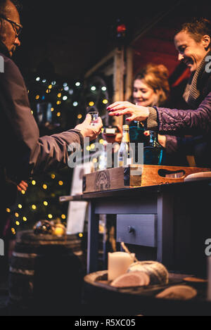 Salisbury, Wiltshire, Regno Unito. 2° dic 2018. Scene da Salisbury mercatino di Natale, Wiltshire, Inghilterra. Credito: Mark Clemas Fotografia/Alamy Live News Foto Stock