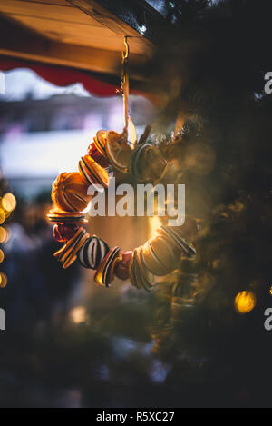 Salisbury, Wiltshire, Regno Unito. 2° dic 2018. Scene da Salisbury mercatino di Natale, Wiltshire, Inghilterra. Credito: Mark Clemas Fotografia/Alamy Live News Foto Stock