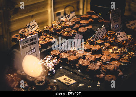 Salisbury, Wiltshire, Regno Unito. 2° dic 2018. Scene da Salisbury mercatino di Natale, Wiltshire, Inghilterra. Credito: Mark Clemas Fotografia/Alamy Live News Foto Stock