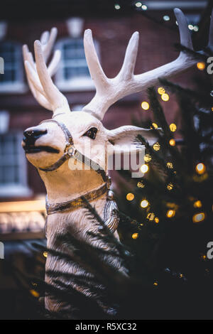 Salisbury, Wiltshire, Regno Unito. 2° dic 2018. Scene da Salisbury mercatino di Natale, Wiltshire, Inghilterra. Credito: Mark Clemas Fotografia/Alamy Live News Foto Stock