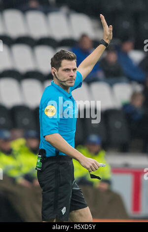 ALMELO, Polman Stadium, 02-12-2018 , Stagione 2018 / 2019 , olandese Eredivisie. Risultato finale 4-1, arbitro Jochem KAMPHUIS durante il match Eracle - VVV Foto Stock