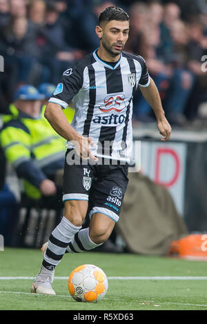 ALMELO, Polman Stadium, 02-12-2018 , Stagione 2018 / 2019 , olandese Eredivisie. Risultato finale 4-1, Heracles Almelo player Mohammed Osman durante il match Eracle - VVV Foto Stock