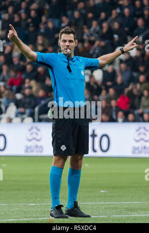 ALMELO, Polman Stadium, 02-12-2018 , Stagione 2018 / 2019 , olandese Eredivisie. Risultato finale 4-1, arbitro Jochem KAMPHUIS durante il match Eracle - VVV Foto Stock