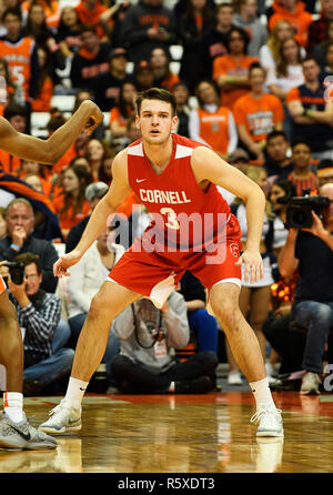 Syracuse, NY, STATI UNITI D'AMERICA. 1 dicembre, 2018. Cornell avanti Jimmy Boeheim (3) durante la seconda metà del gioco. Il Syracuse Orange ha sconfitto il Cornell Big Red 63-55 al Carrier Dome in Syracuse, New York. Foto di Alan Schwartz/Cal Sport Media/Alamy Live News Foto Stock