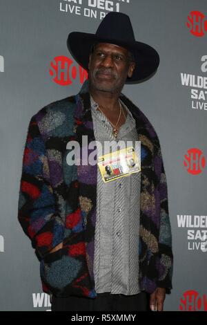 Los Angeles, CA, Stati Uniti d'America. 1 dicembre, 2018. Michael Spinks presso gli arrivi per VIP Party Red Carpet per il World Heavyweight Championship lotta Wilder vs. furia, Staples Center di Los Angeles, CA 1 dicembre 2018. Credito: Priscilla concedere/Everett raccolta/Alamy Live News Foto Stock