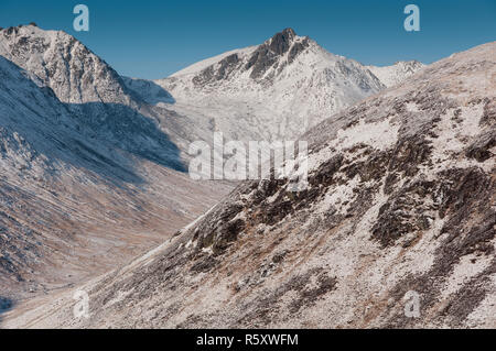 Gen Rosa e sulle montagne circostanti in inverno, Isle of Arran, Scozia Foto Stock