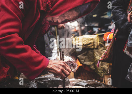 Scene dal mercato Can Cau nel nord di Vietnam Foto Stock