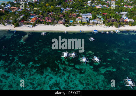 Malapascua Island, Cebu, famosa per le sue immersioni subacquee con squali di trebbiatura. Foto Stock
