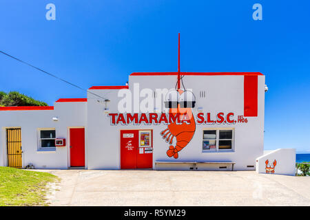 Il nuovo design e illustrazione dipinta sul Tamarama Surf Life saving Club di Sydney, Australia Foto Stock