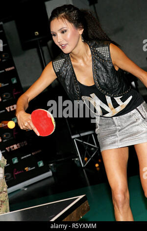 NEW YORK, NY - 27 giugno: Modello e tavolo da ping pong Champion, Soo Yeon Lee assiste il 2012 VERSUS Celebrity Ping Pong torneo di spin di New York il 27 giugno 2012 a New York City. (Foto di Steve Mack/S.D. Mack foto) Foto Stock