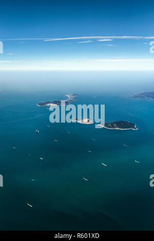 Riprese aeree del Soko Isole. Un gruppo di isole di Hong Kong a sud-ovest dell'Isola di Lantau in mare della Cina del Sud. Foto Stock