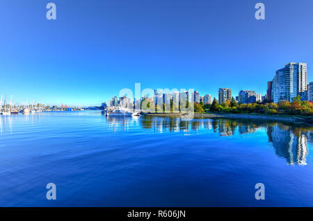 Vancouver skyline del centro durante le ore diurne da Stanley Park, Canada. Foto Stock