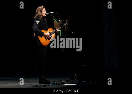 Poughkeepsie NY - novembre 12: Brandi Carlile esegue presentato dalla Bardavon & Radio Woodstock al 1869 Bardavon Opera House di Domenica, Novembre 12, 2017 in Poughkeepsie, NY. (Foto di Steve Mack/S.D. Mack foto) Foto Stock