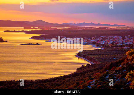 Città adriatica di Pakostane antenna vista tramonto Foto Stock