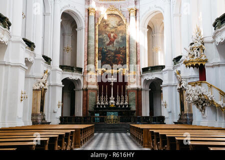 Dresden, Germania - 24 Agosto 2016 : All'interno della Cattedrale di Dresda Katholische Hofkirche chiesa Foto Stock