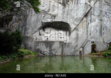 Il Monumento del Leone o il Leone di Lucerna, progettato da Bertel Thorvaldsen è una roccia di sollievo in Lucerna, Svizzera Foto Stock