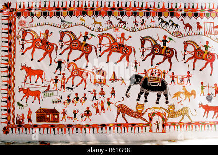 Rathwa tribu muro pittura, Pithoro muro pittura, Rathava tribal arte, Chottaudaipur, Chhota Udepur, Chhota Udaipur, Vadodara, Gujarat, India, Asia, Asiatico, indiano Foto Stock