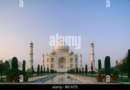 Taj Mahal (1631-1653 un .D.), Agra, Uttar Pradesh, India Foto Stock