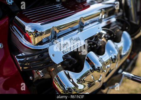 PAAREN IM GLIEN, Germania - 19 Maggio 2018: Il motore V8 prodotta dalla Chevrolet di alte prestazioni motocicletta Boss Hoss. Die Oldtimer Show 2018. Foto Stock