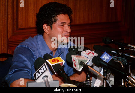 South Asian indiano giocatore di cricket Sachin Tendulkar facendo conferenza stampa n. MR Foto Stock