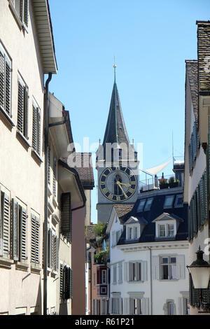 Torre dell'orologio del San Pietro chiesa evangelica di Zurigo, Svizzera Foto Stock