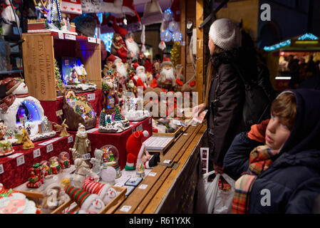 Artigianato in stallo 2018 Mercatino di Natale a Bruxelles, in Belgio Foto Stock