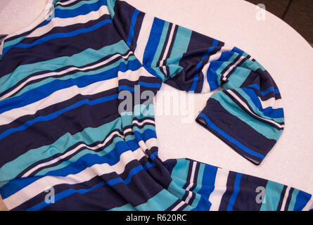 Bella blu moda donna Blusa stripe trend di moda stile nautico Foto Stock