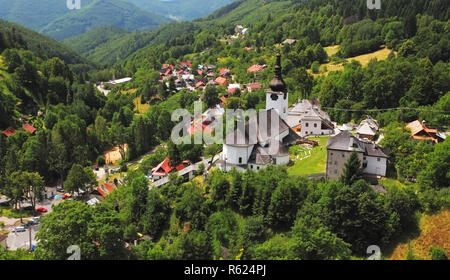 Paese in Slovacchia - Villaggio Spania dolina Foto Stock