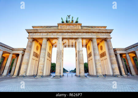 Branderburger Tor- Porta di Brandeburgo a Berlino, Germania Foto Stock