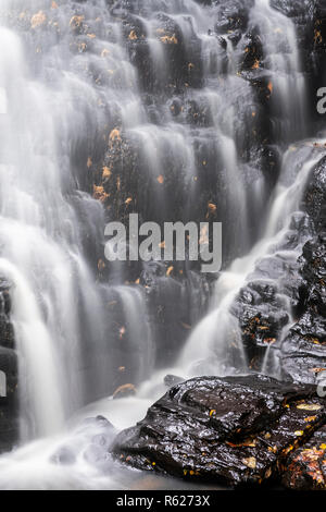 Hareshaw Linn cascata in prossimità di Bellingham, Northumberland, Inghilterra Foto Stock