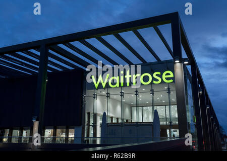 Un tramonto dettagli esterni della Waitrose store a Chester Regno Unito Foto Stock