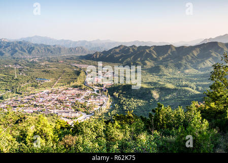 Vista dalla muraglia cinese verso huanghua, Cina Foto Stock