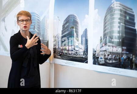 Berlino, Germania. 03 Dic, 2018. Palazzo del Senato direttore Regula Lüscher parla alla 72esima sessione della Baukollegium Berlino circa la possibile progettazione della facciata del Ku'damm angolo. Credito: Bernd von Jutrczenka/dpa/Alamy Live News Foto Stock