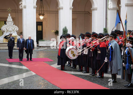 Roma, Roma, Italia. 3 dicembre, 2018. Il presidente palestinese Mahmoud Abbas incontra il Primo Ministro italiano Giuseppe Conte, in Italia a Roma il 3 dicembre 2018 Credit: Thaer Ganaim APA/images/ZUMA filo/Alamy Live News Foto Stock