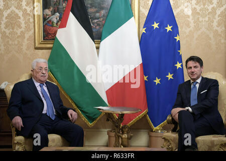 Roma, Roma, Italia. 3 dicembre, 2018. Il presidente palestinese Mahmoud Abbas incontra il Primo Ministro italiano Giuseppe Conte, in Italia a Roma il 3 dicembre 2018 Credit: Thaer Ganaim APA/images/ZUMA filo/Alamy Live News Foto Stock