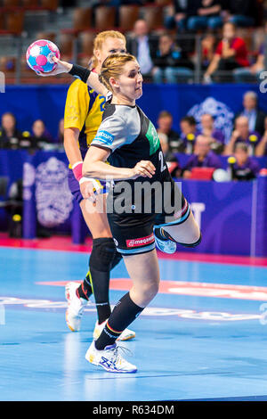 03 dicembre 2018, France (Francia), Brest: pallamano, donne: EM, Germania - Romania turno preliminare, gruppo D, seconda giornata in Brest Arena Marlene Zapf (Germania/Metzingen) Foto: Marco Wolf/Wolf-sportfoto/dpa Foto Stock