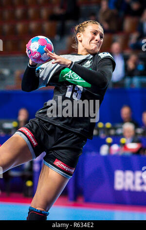 03 dicembre 2018, France (Francia), Brest: pallamano, donne: EM, Germania - Romania turno preliminare, gruppo D, seconda giornata in Brest Arena Julia Behnke (Germania/Metzingen) Foto: Marco Wolf/Wolf-sportfoto/dpa Foto Stock