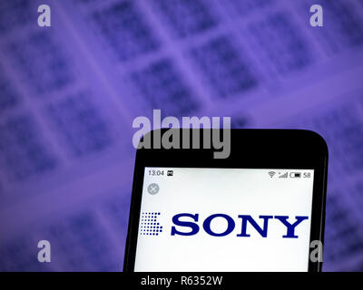 Kiev, Ucraina. 3 dicembre, 2018. Sony Corporation logo che si vede visualizzato sul telefono intelligente. Credito: Igor Golovniov SOPA/images/ZUMA filo/Alamy Live News Foto Stock