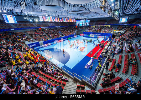 03 dicembre 2018, France (Francia), Brest: pallamano, donne: EM, Germania - Romania turno preliminare, gruppo D, seconda giornata in Brest Arena. Panoramica dell'arena prima che il gioco. Foto: Marco Wolf/dpa Foto Stock