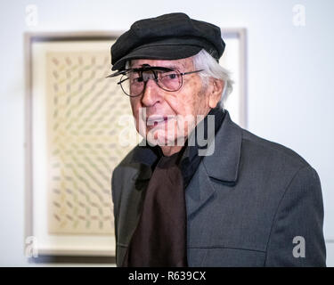 New York, Stati Uniti d'America. 3 Dic 2018. L'argentino-nato Julio Le Parc visiti la sua mostra "Julio Le Parc 1959' durante un'anteprima in New York City incontrato Breuer museo. Le Parc la prima mostra personale a New York si apre il 4 dicembre 2018 e durerà fino al 24 febbraio 2019. Foto di Enrique Shore Credit: Enrique Shore/Alamy Live News Foto Stock
