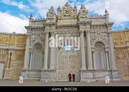 Saltanat Kapisi, Sultan's Gate, Dolmabahce Sarayi, Palazzo Dolmabache motivi, Kabatas, Istanbul, Turchia, Eurasia Foto Stock