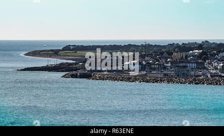 Costa in co. Wicklow con Greystones abitato e porto, Irlanda Foto Stock