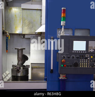 Verticale Tornio CNC macchina, la lavorazione industriale Foto Stock