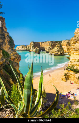 Praia da Marinha, ad alto angolo di visione Foto Stock