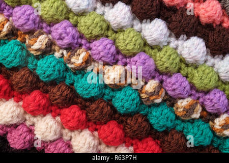 Multi-crochet colorato bobble cuciture diagonali di sfondo Foto Stock