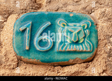Israele, Jaffa, numeri di ceramica segni zodiacali il numero sedici Foto Stock