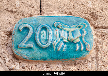 Israele, Jaffa, numeri di ceramica segni zodiacali il numero venti Foto Stock