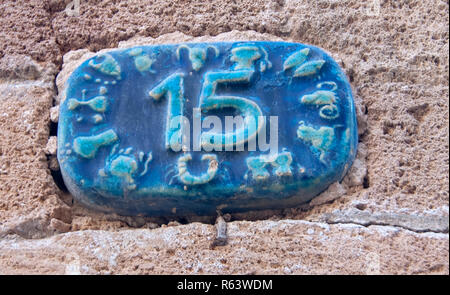 Israele, Jaffa, numeri di ceramica segni zodiacali il numero quindici Foto Stock