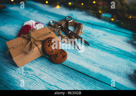 Holly Regalo di natale decorazione. Foto Stock