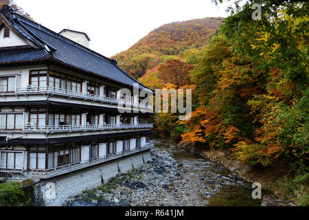 Takaragawa Onsen, outdoor hot springs lungo il fiume Takaragawa, Giappone, nella prefettura di Gunma Foto Stock